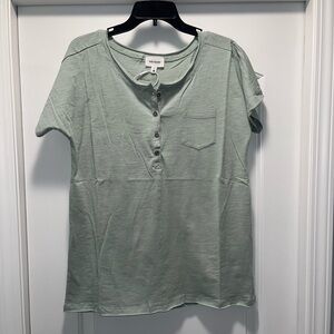Heyson, NWT Henley top, size M. Functional buttons, pocket, and raw hemline